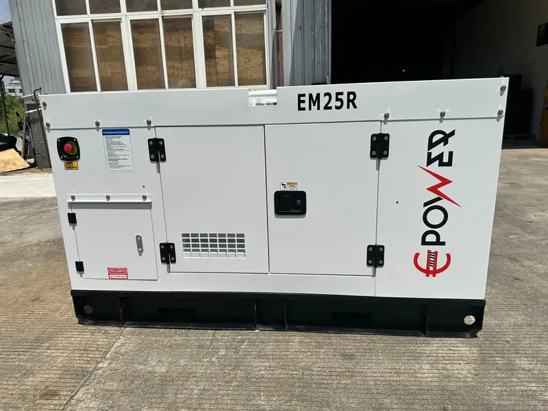 Generador Emm Power EM25R recién llegado de fábrica, con la marca en la cabina