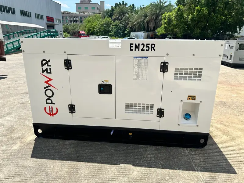 Generador Emm Power EM25R de costado, en el patio de la fábrica